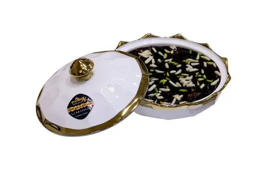 حلوى  بالزعفران (إناء سيراميك ابيض بخط ذهبي او فضي 2 كيلوجرام)